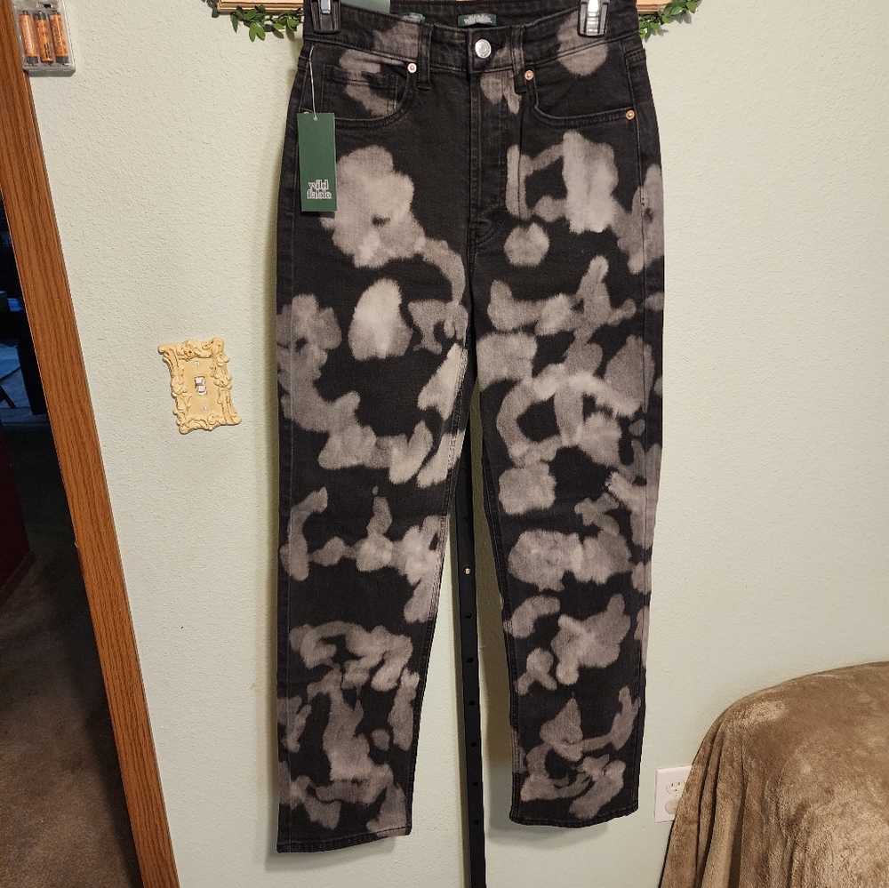 NWT Womens Wild Fable Jeans. Size 4. Black tie dye
